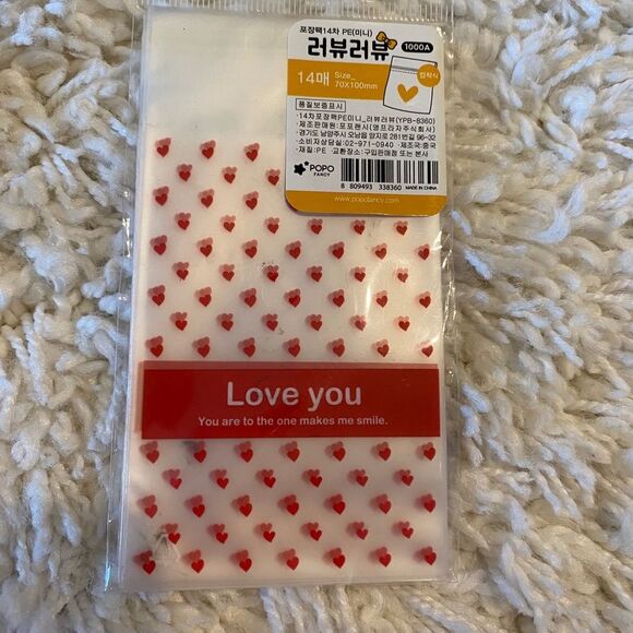 Love you Mini Party Bags/Gift Bags. 14 bags in each pack.Mini Hearts Design. - Picture 2 of 6